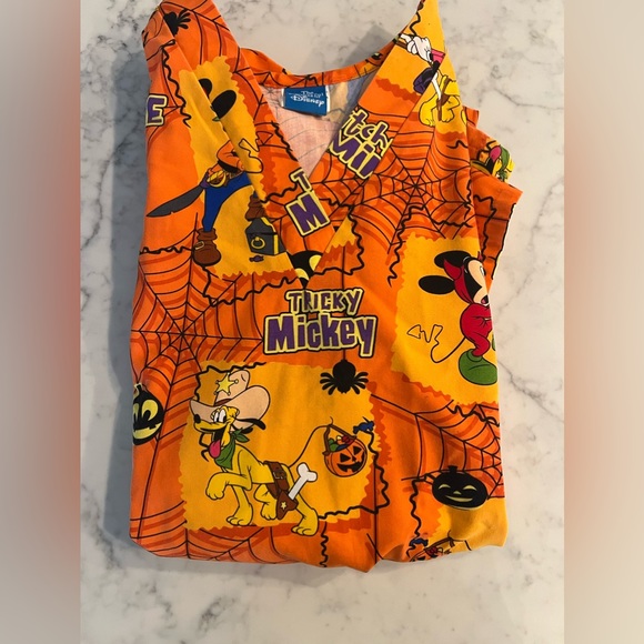 Halloween Scrub Shirt Women’s Orange Disney Mickey Minnie Mouse Small - Picture 3 of 7